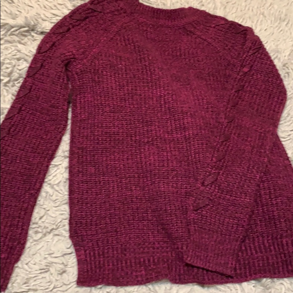 Junior’s So small cable style sweater